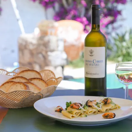 Loreley Otel Serrara Fontana